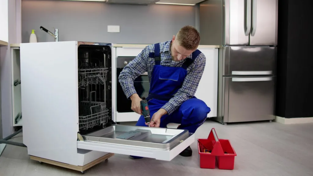 ترک خوردگی یا شکستگی، یکی از علت های نشتی آب ظرفشویی سامسونگ